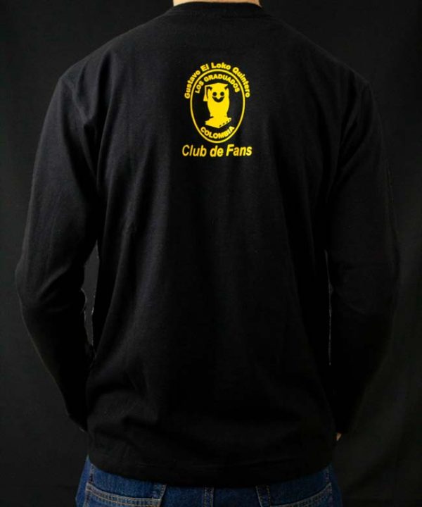 Camiseta manga larga color negra con el logo de la orquesta Los Graduados. Parte trasera.