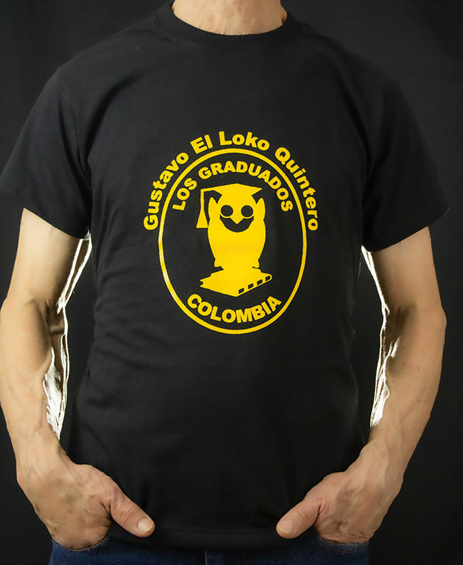 Camiseta en color negro con el logo de la orquesta Los Graduados
